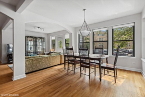 Wrigleyville Home away from Home! 5 mins from downtown! steps from Lake!! Cozy!